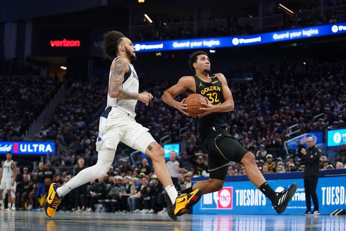 NBA季后赛连败，球队逆境里寻求突破