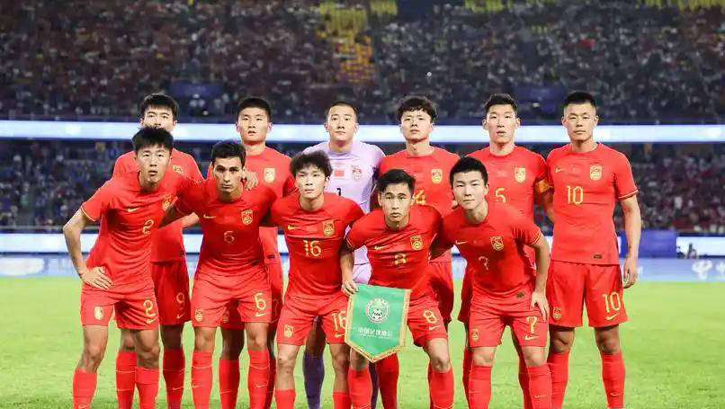 国内足球赛事令人瞩目，吸引无数球迷目光