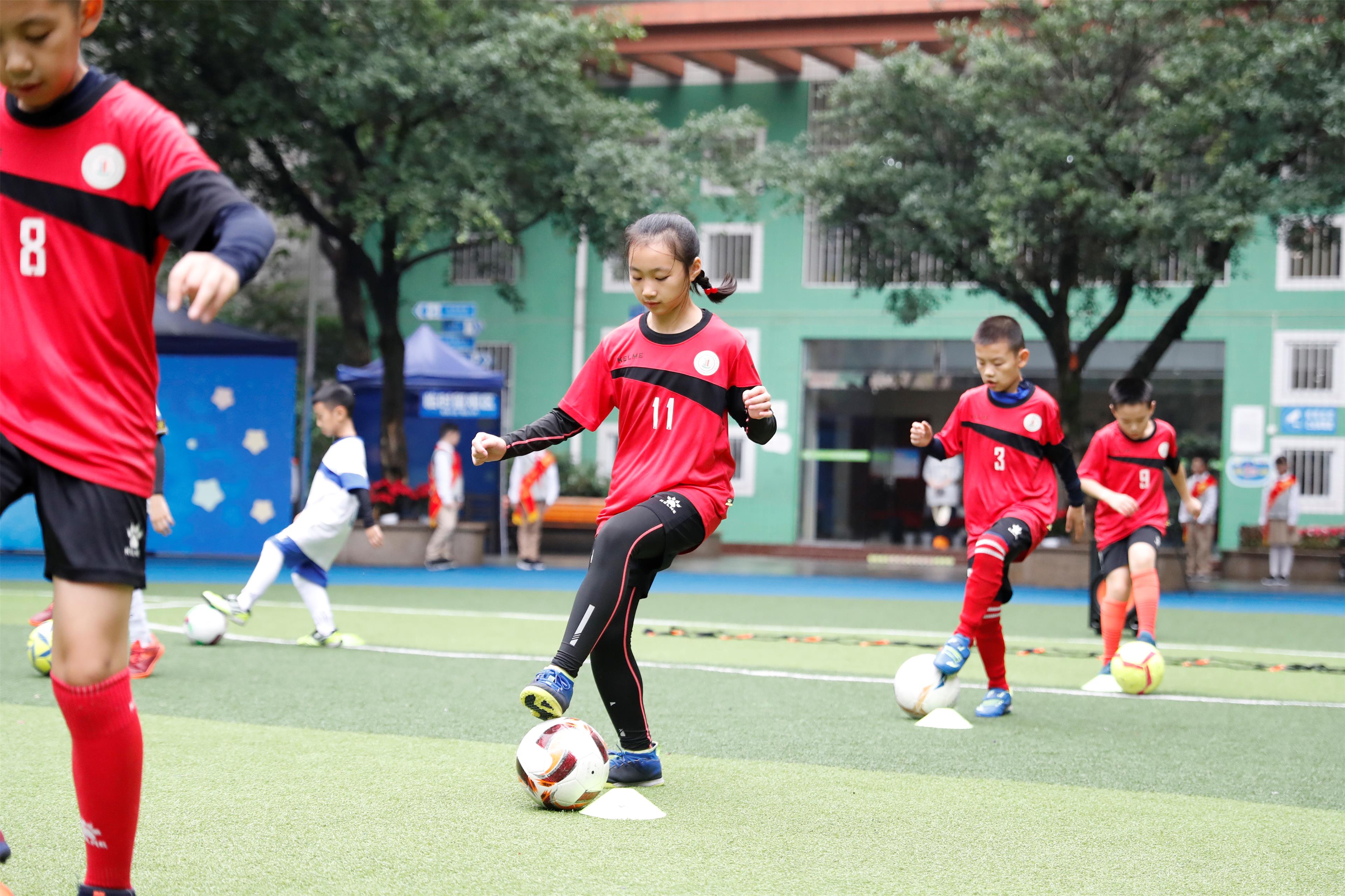 北京申奥成功举办足球友谊赛,体育交流蓬勃发展 北京申奥成功举办足球友谊赛,体育交流蓬勃发展