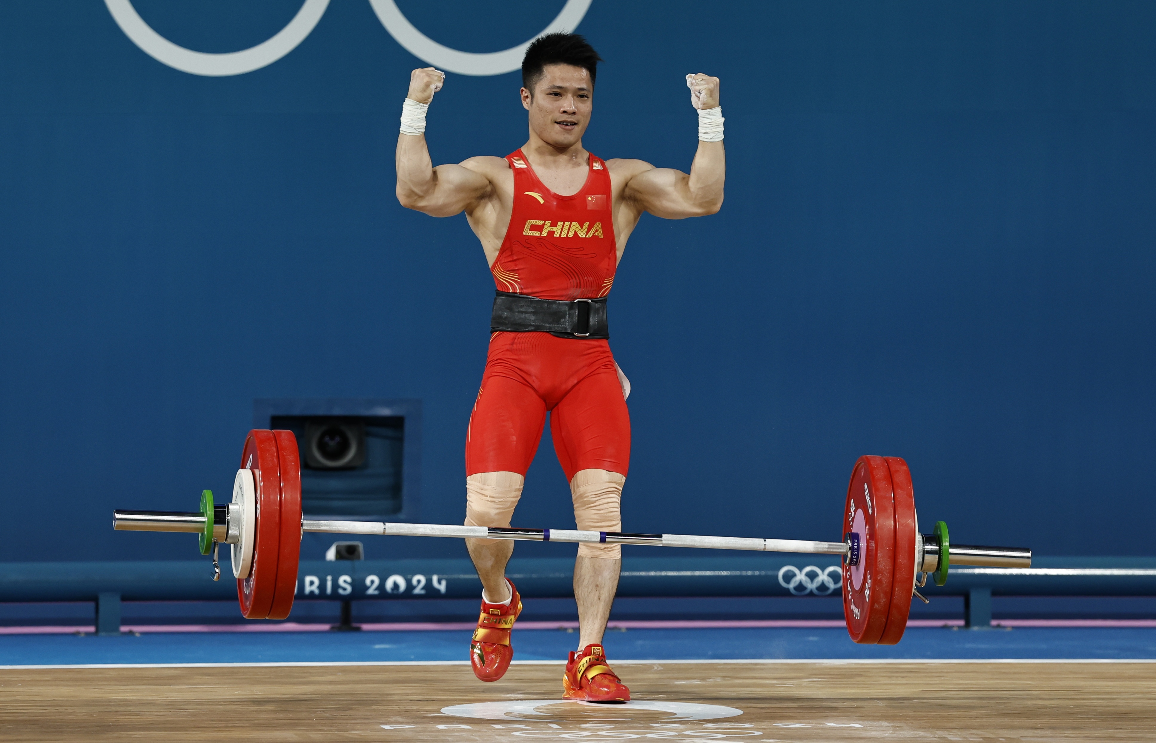 中国队夺得男子举重银牌