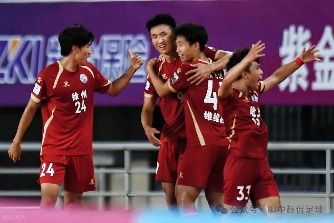 足球草根，国内联赛火热进行众队对抗
