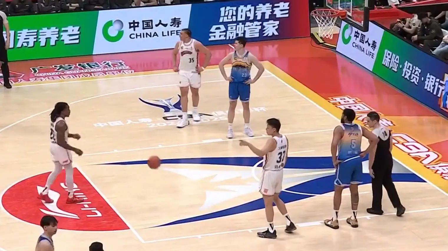 上海男篮铁桶般防守，稳定获胜赛季